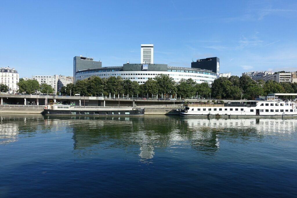 La Maison de la Radio vue depuis l’île aux Cygnes