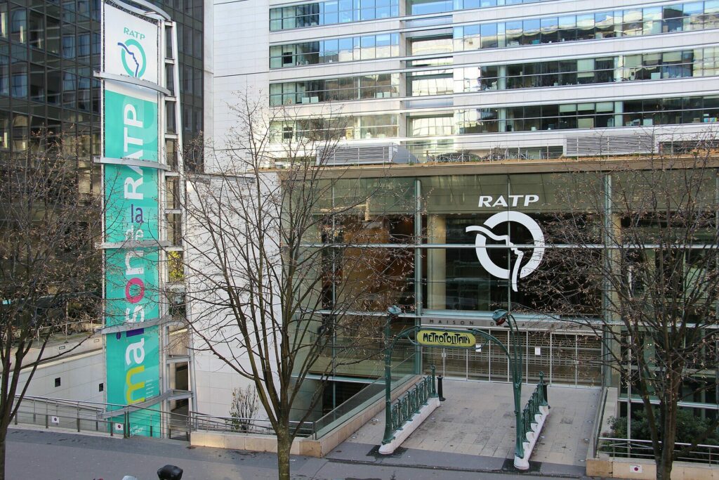 Entrée de la Maison de la RATP, quai de la Rapée à Paris